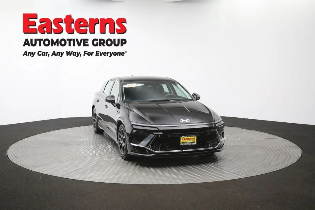 Used 2025 Black Hyundai SEL image 52