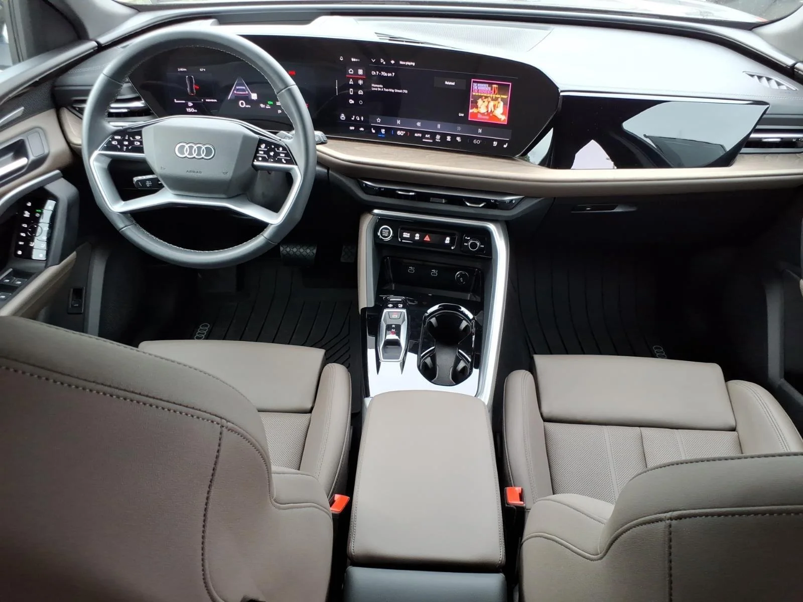 Certified Used 2025 Mythos Black Metallic Audi Premium Plus image 28