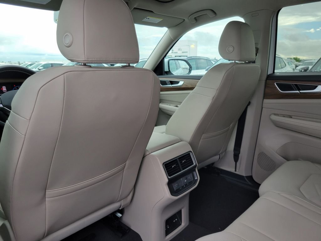 New 2026 White/off-white Volkswagen SE w/Technology image 6