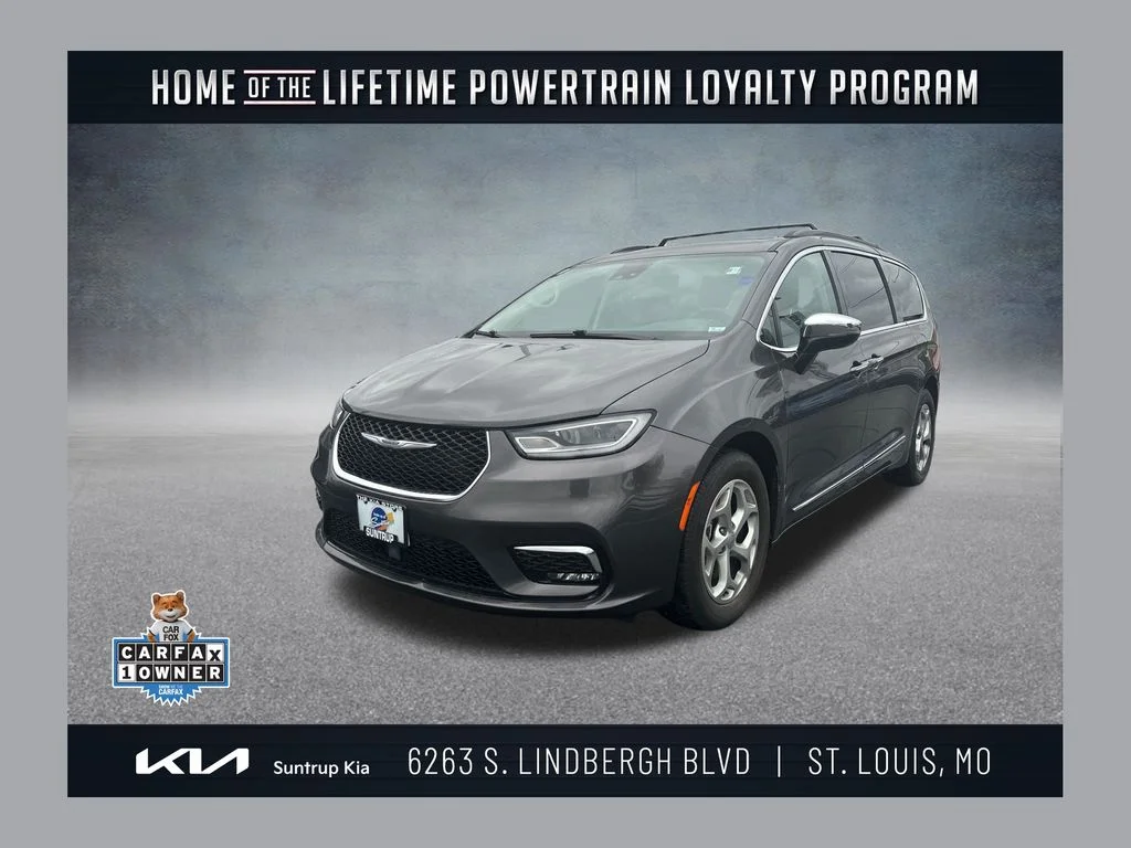 2023 Chrysler Pacifica Limited's photo