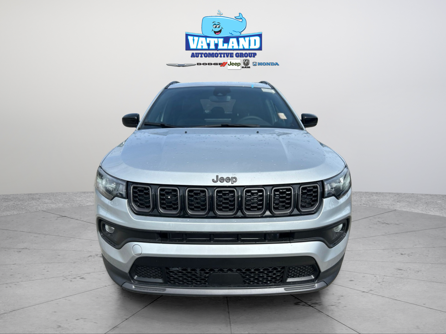 New 2026 Silver Zynith Metallic Clearcoat Jeep Latitude image 8