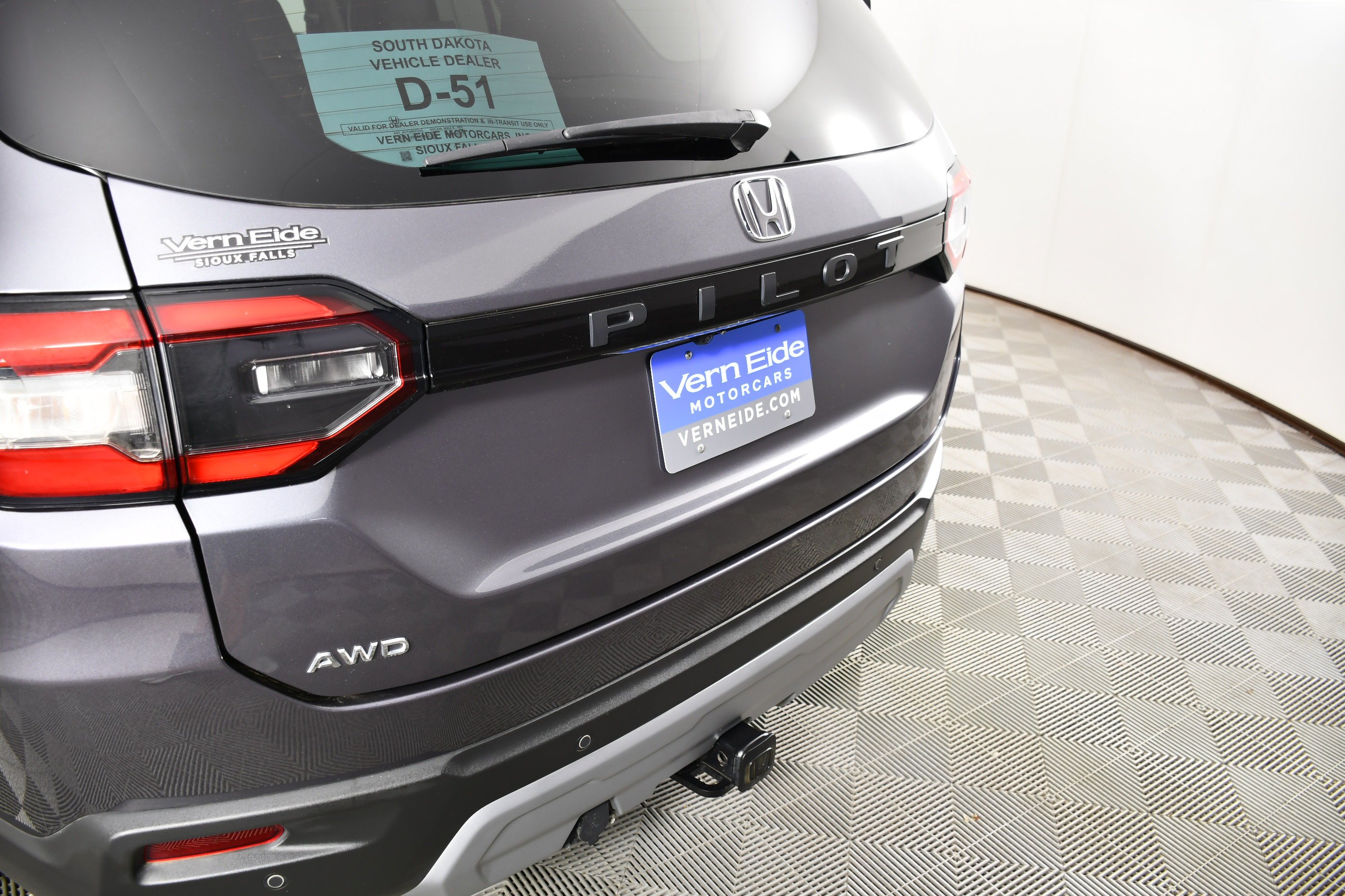 Used 2024 Modern Steel Metallic Honda EX-L 8 Passenger image 15