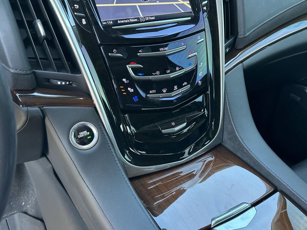 Used 2020 Silver Cadillac Luxury image 31