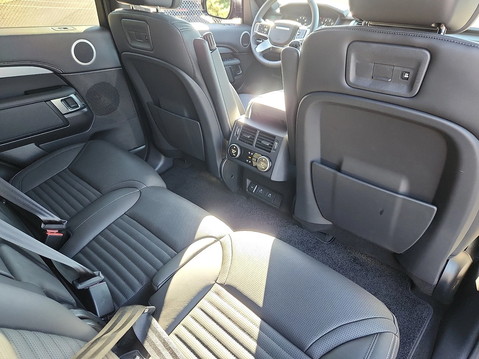 Used 2026 Santorini Black Metallic   1Ag Land Rover Dynamic SE image 26