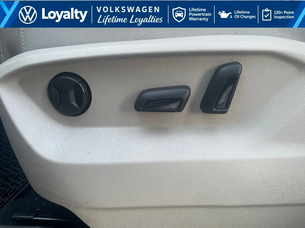 Used 2026 White/off-white Volkswagen SE image 20