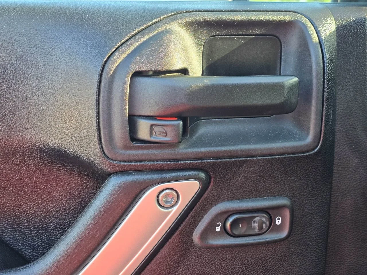 Used 2016 Black Jeep Sahara image 9