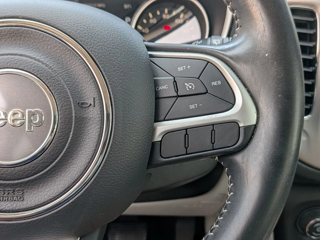 Used 2019 Blue Jeep Latitude image 21