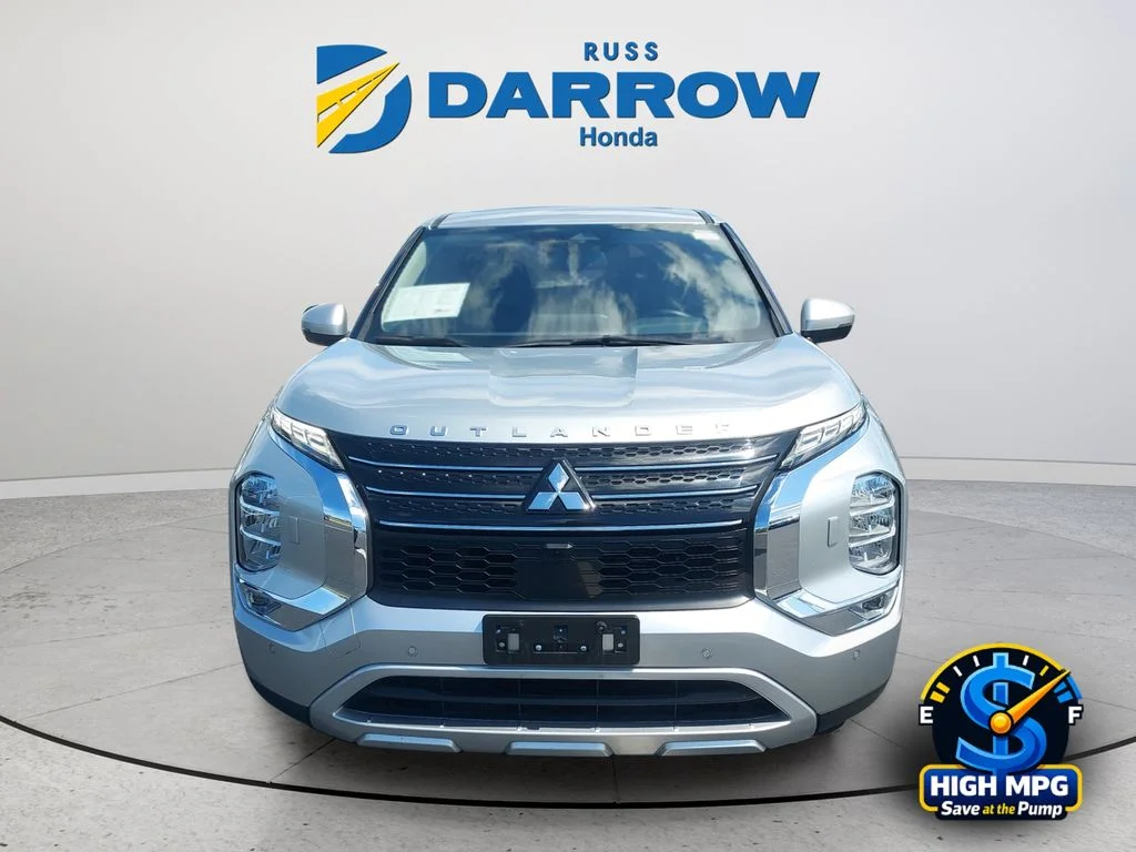 Used 2024 Silver Mitsubishi SE image 8