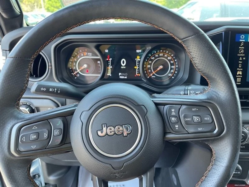 Used 2024 Anvil Clearcoat Jeep Mojave image 25