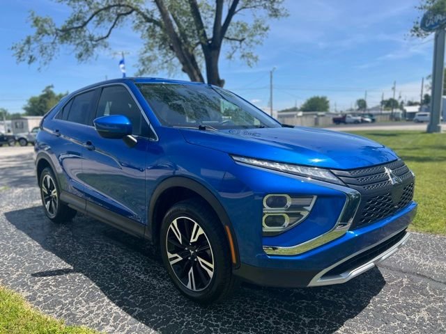 Used 2024 Blue Mitsubishi SE image 2