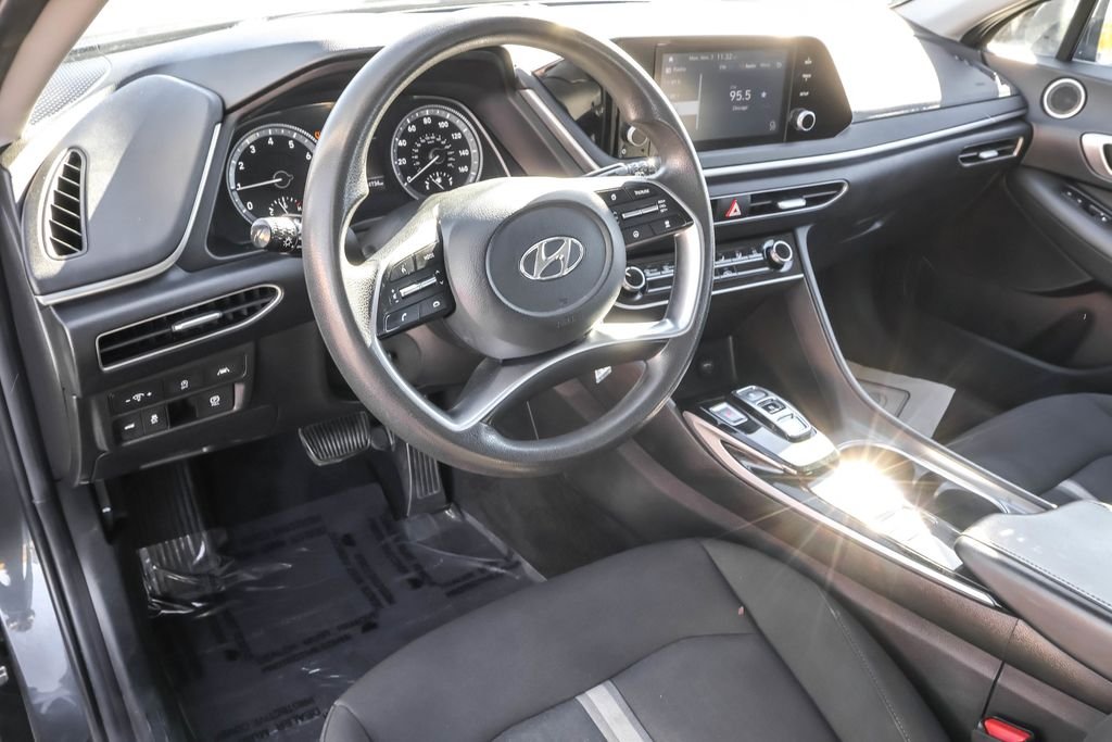 2023 Hyundai Sonata SE photo 3