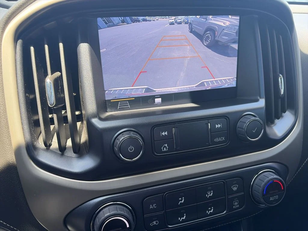 Used 2022 White GMC Denali image 17