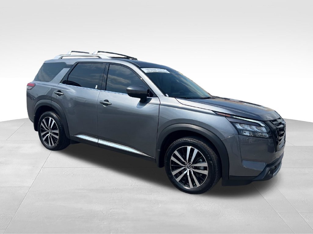 Used 2025 Gray Nissan Platinum image 7