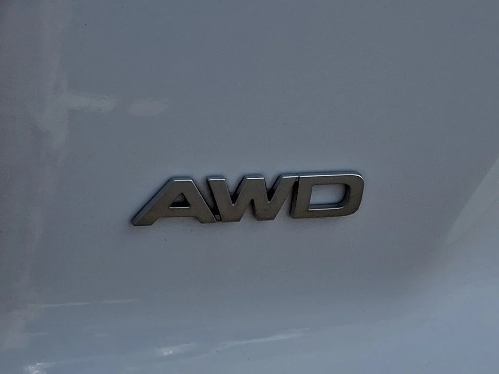 Used 2022 White Kia X-Line EX image 32