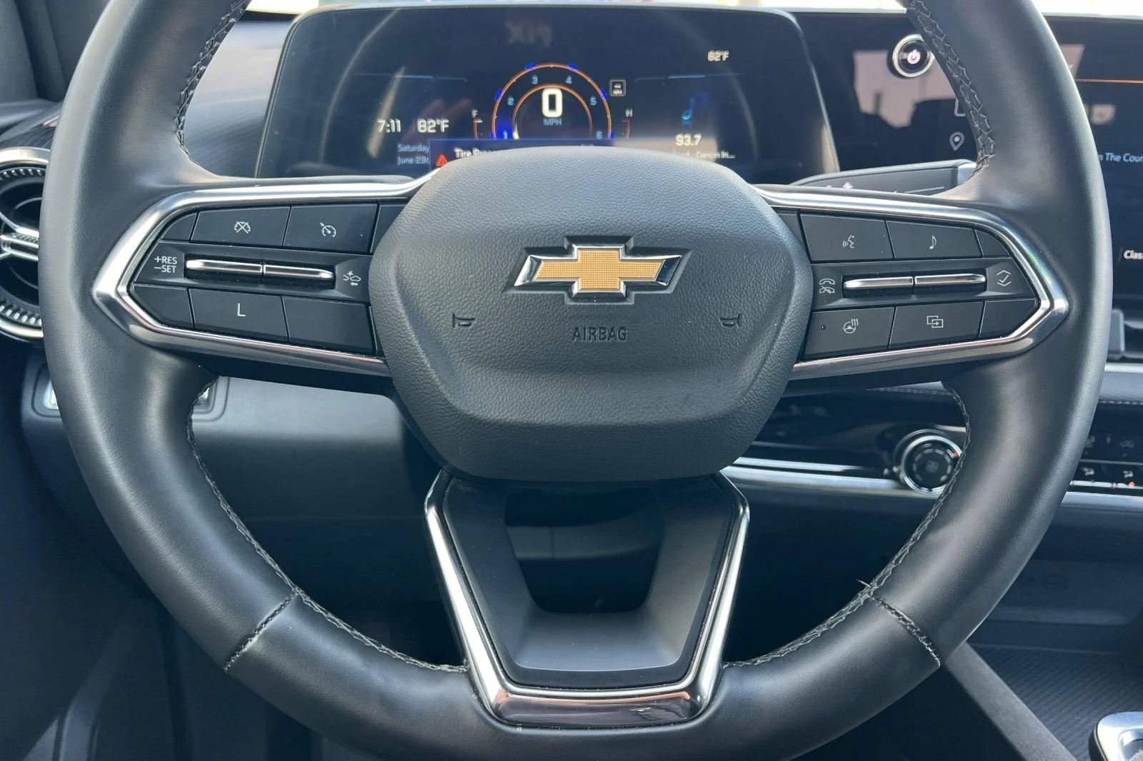 Used 2025 Summit White Chevrolet LT image 23