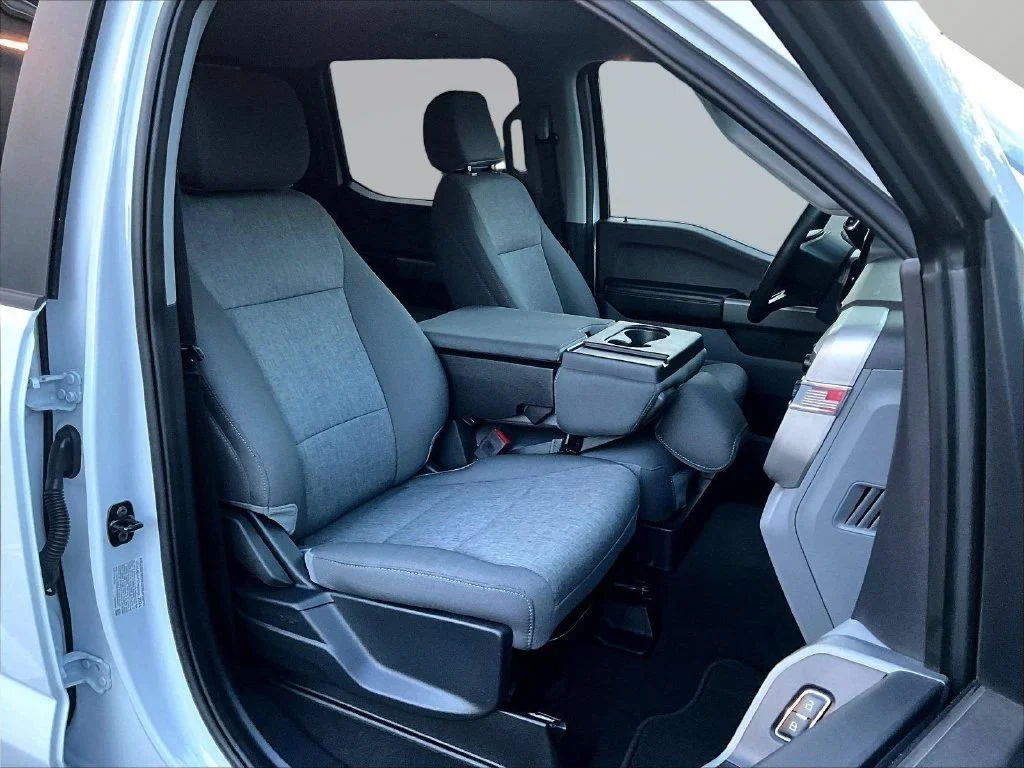 Used 2024 Oxford White Ford XL image 31