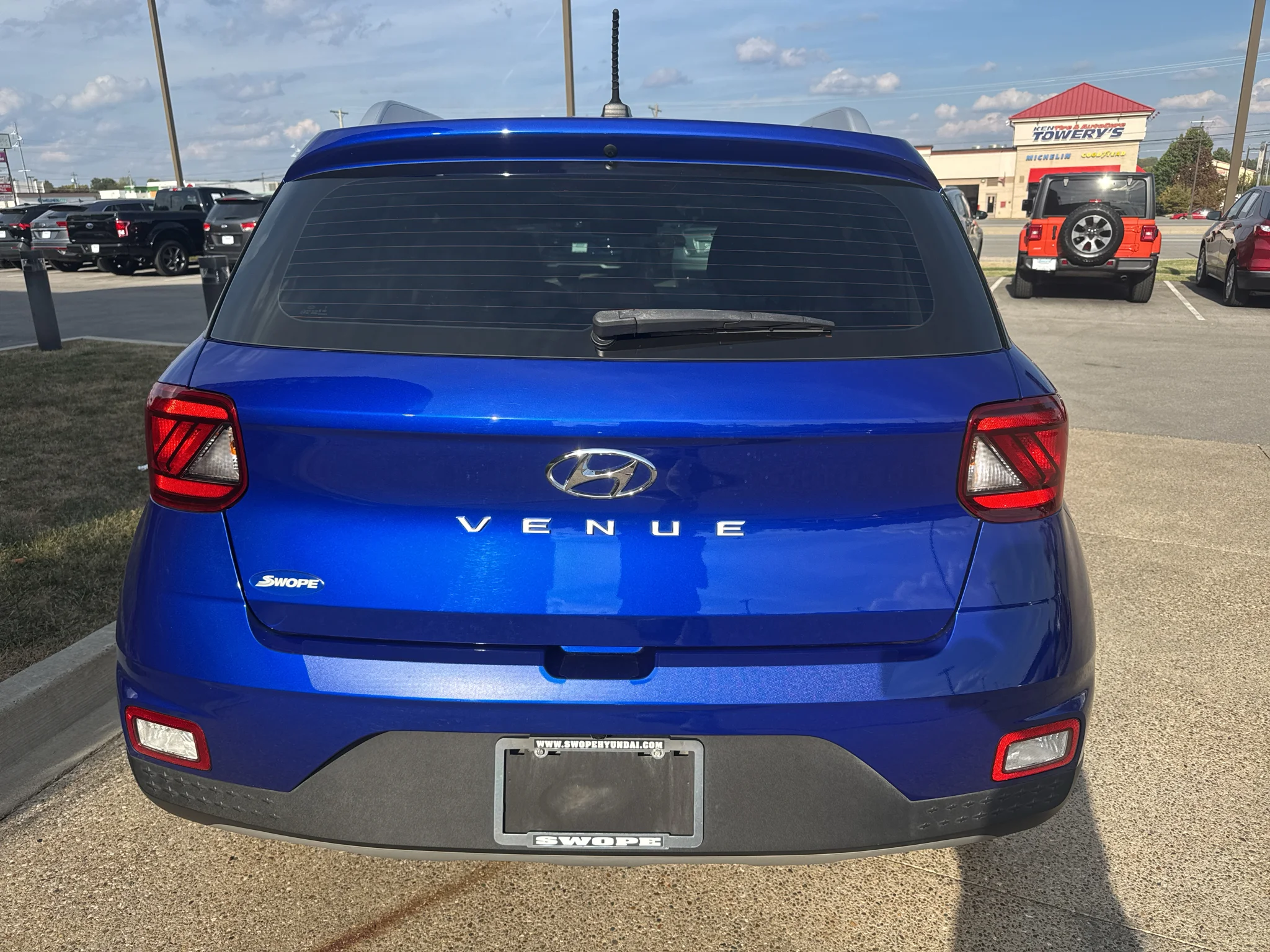 Used 2024 Intense Blue Hyundai SEL image 6