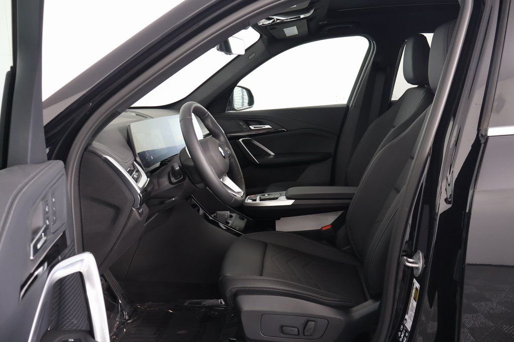 New 2027 Jet Black BMW xDrive28i image 5