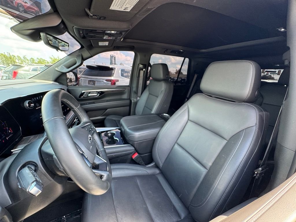 Used 2025 Gray Chevrolet Z71 image 14