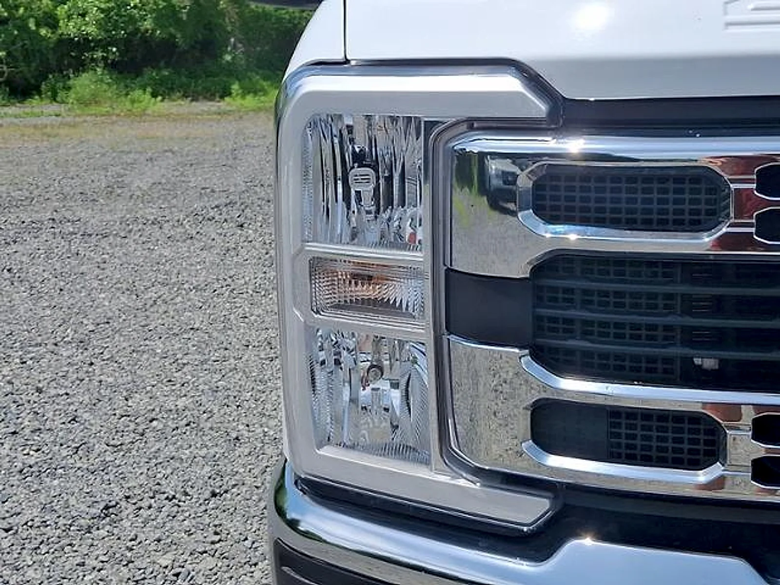 Used 2025 Oxford White Ford XLT image 10