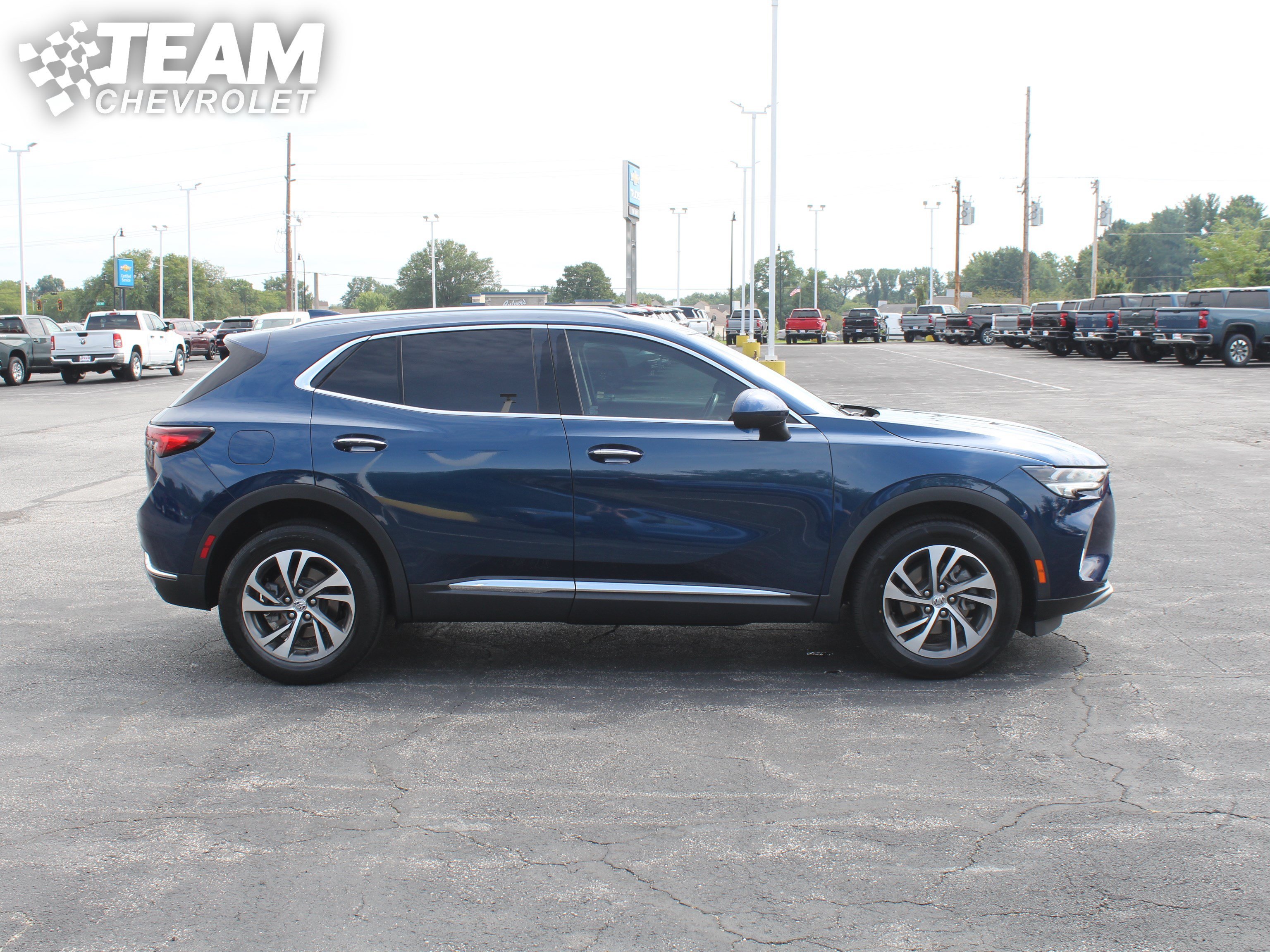 Used 2022 SAPPHIRE METALLIC Buick Essence image 4