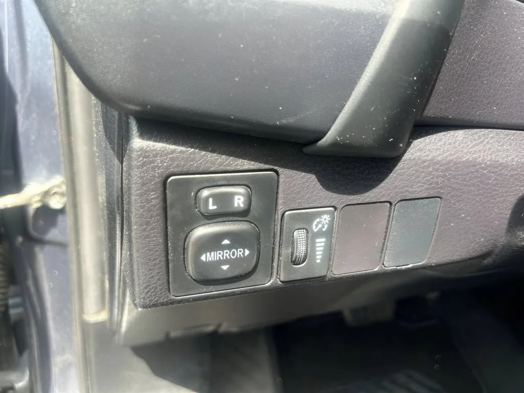 Used 2017 Slate Metallic Toyota L image 19