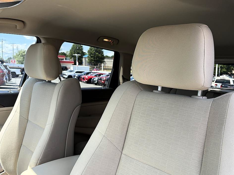 Used 2015 Granite Crystal Metallic Clearcoat Jeep Laredo image 18