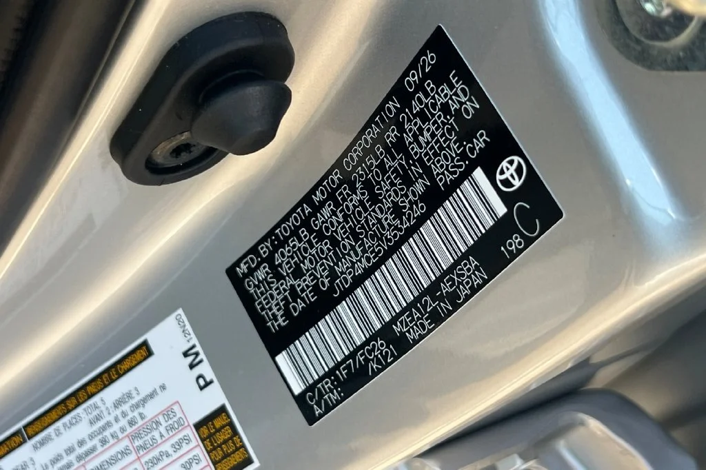 New 2027 Classic Silver Metallic Toyota SE image 32