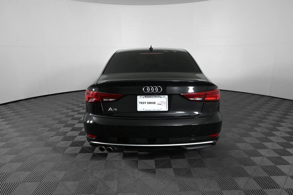 Used 2018 Brilliant Black Audi Premium image 27