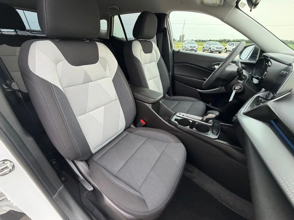Used 2026 White Chevrolet LS image 28