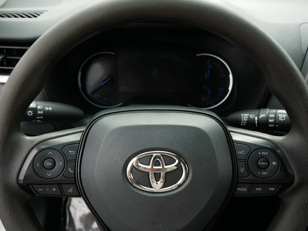 Used 2025 White Toyota XLE image 25
