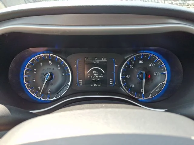Used 2020 Brilliant Black Crystal Pearlcoat Chrysler Touring L image 20