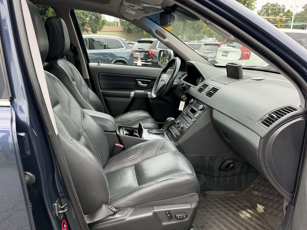 Used 2014 Blue Volvo 3.2 image 12