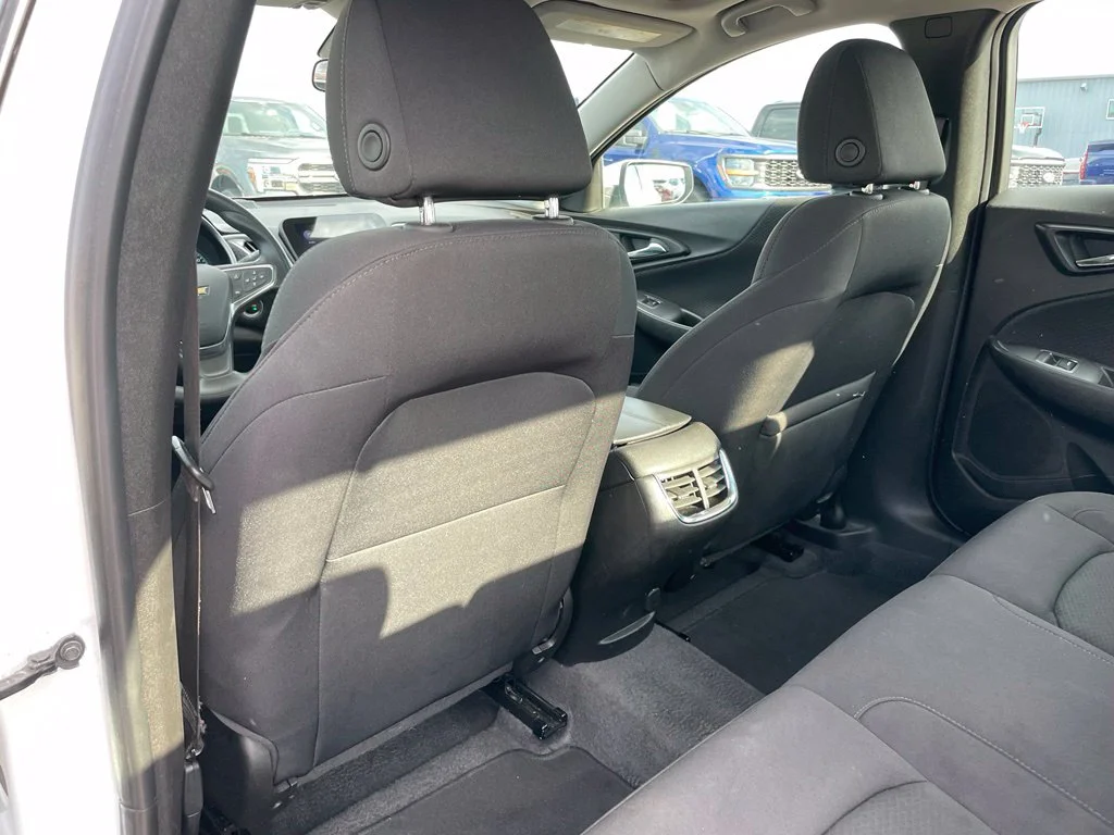 Used 2024 Summit White Chevrolet LT image 40