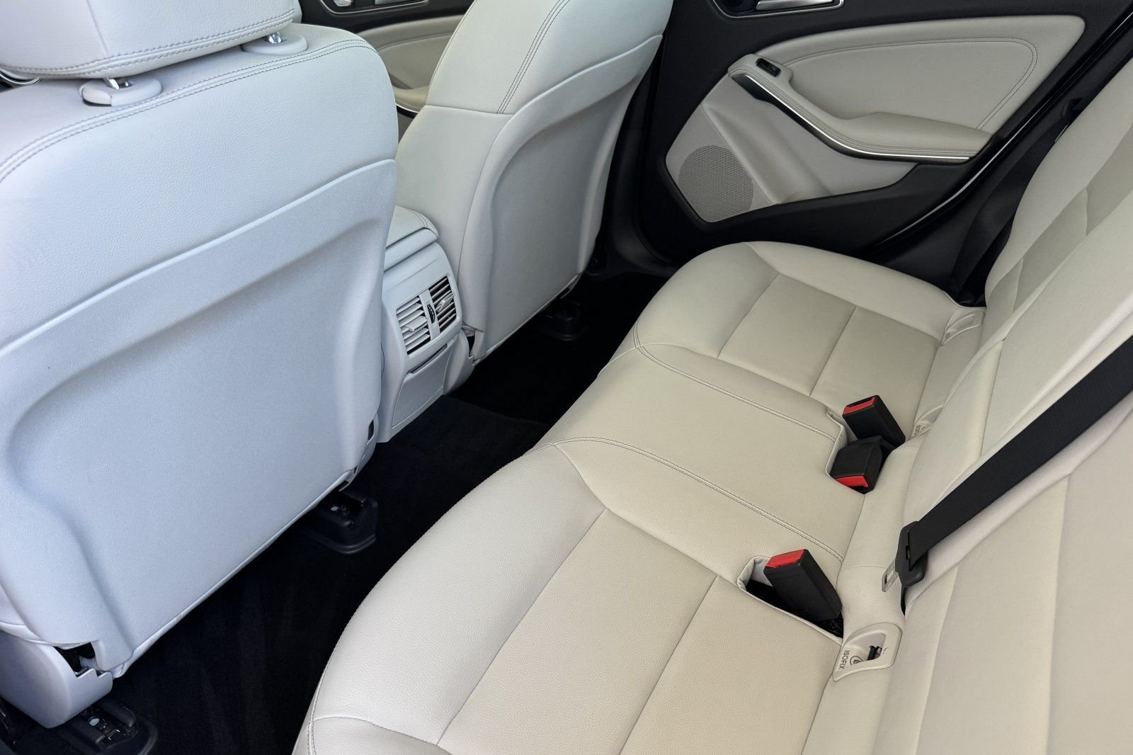 Used 2020 Iridium Silver Metallic Mercedes-Benz 250 image 4