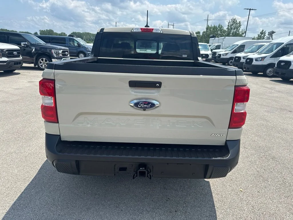 Used 2024 Silver Ford Lariat image 4