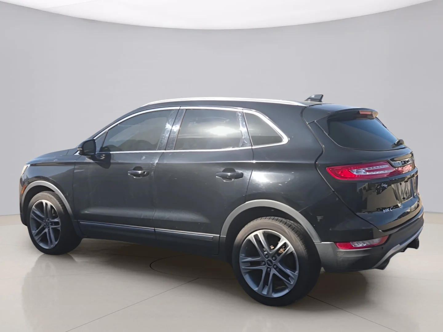 Used 2017 Black Lincoln RESERVE image 3