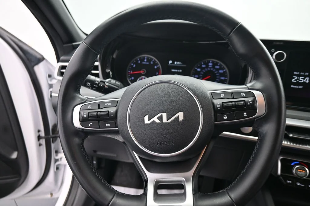 Used 2023 White Kia GT-Line image 20