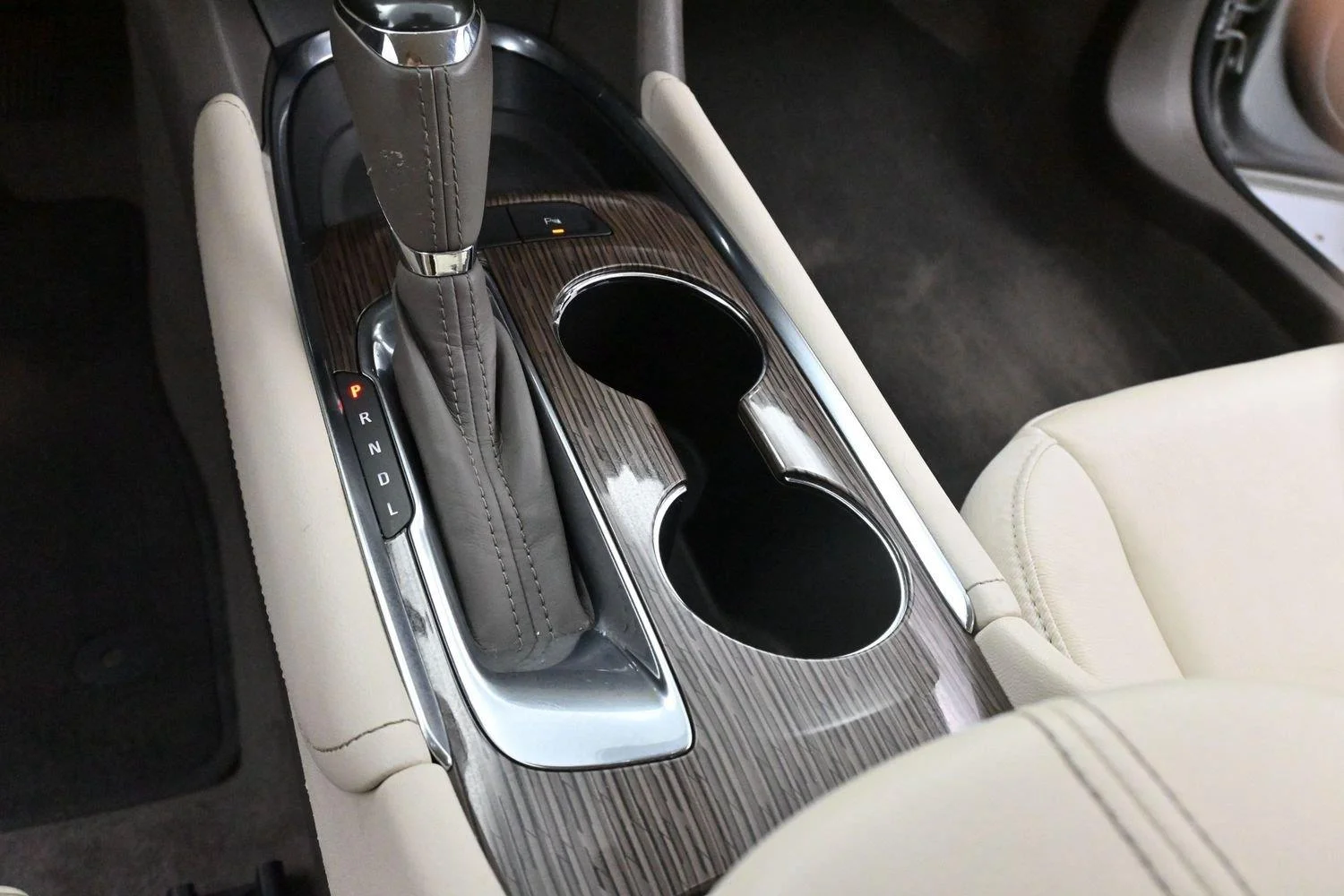 Used 2020 Silver Ice Metallic Chevrolet LT image 19