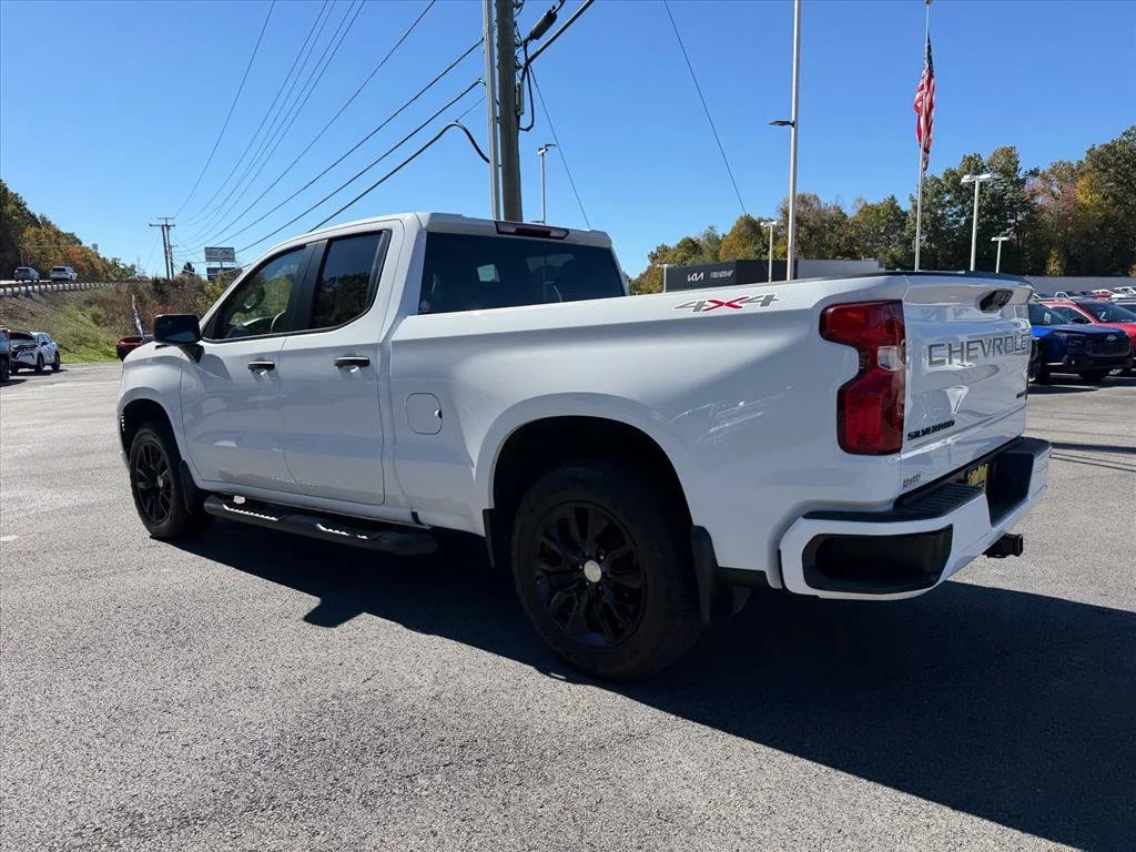 Used 2024 White Chevrolet Custom image 5