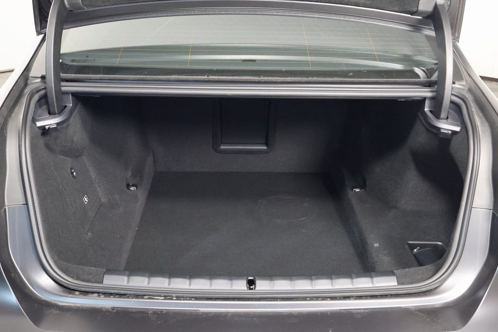 2026 BMW 7 Series 750e - Photo 8