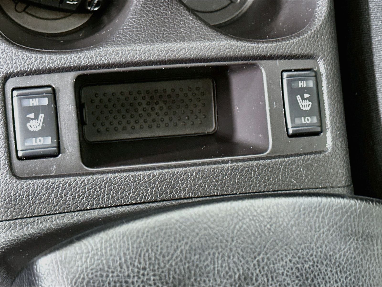 Used 2015 Gun Metallic Nissan SL image 21