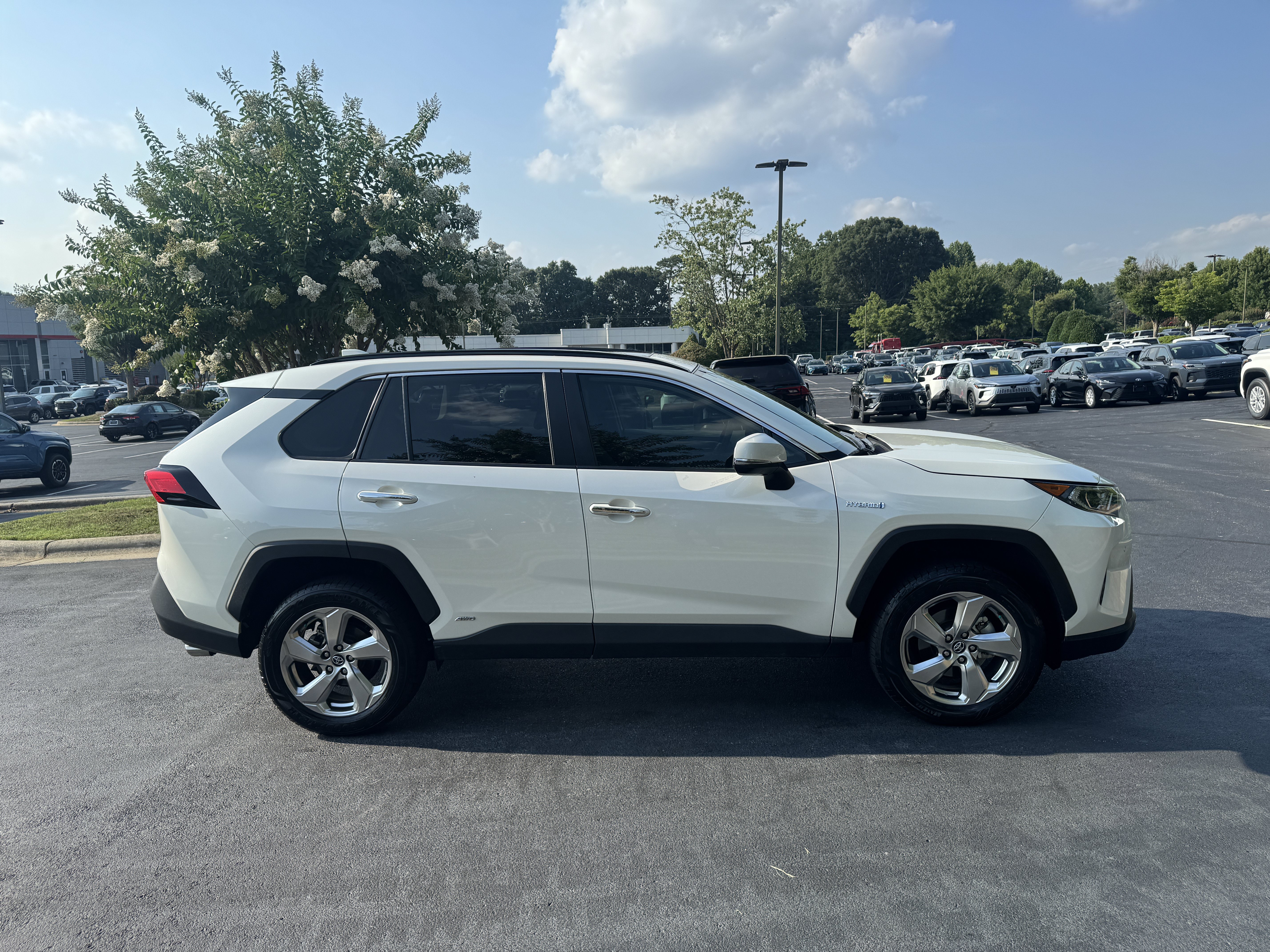 Certified Used 2020 Blizzard Pearl Toyota Hybrid Limited image 4