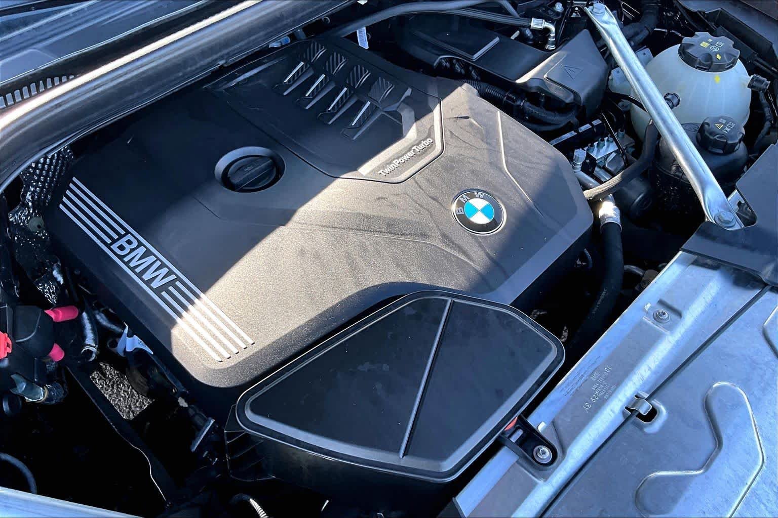 Used 2025 Jet Black BMW xDrive30i image 32