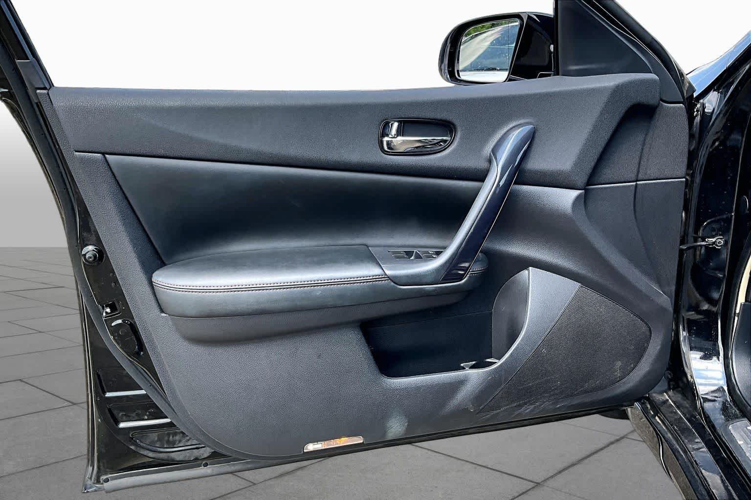 Used 2014 Super Black Nissan 3.5 SV image 19