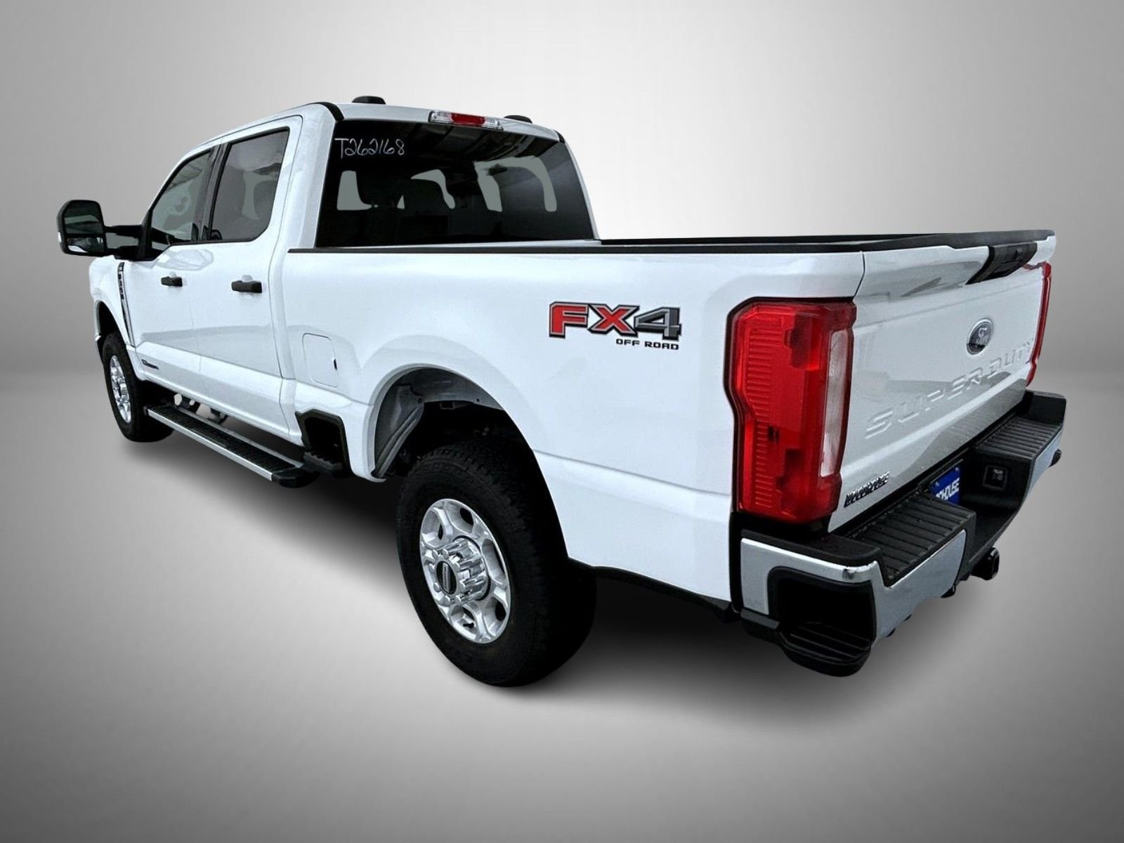 New 2026 Oxford White Ford XLT image 7