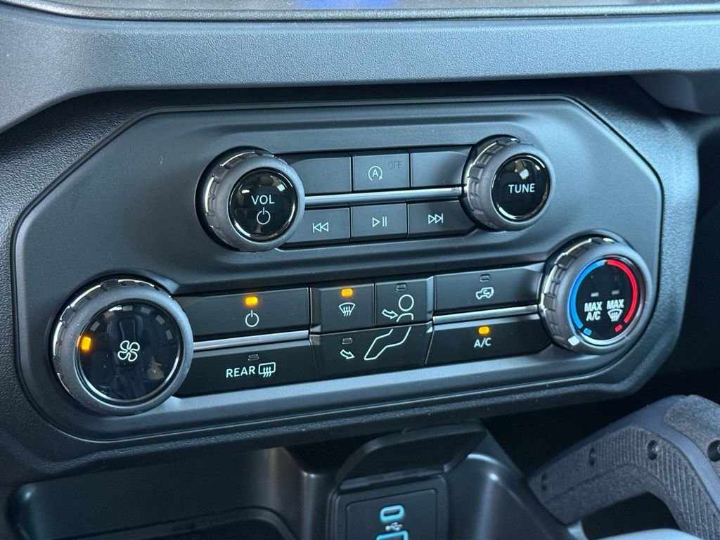 New 2025 Velocity Blue Metallic Ford Badlands® image 12