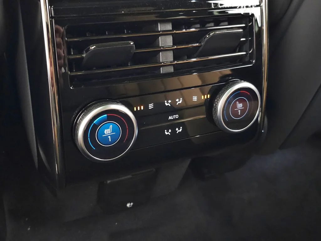 New 2026 Borasco Grey Land Rover Dynamic SE image 42