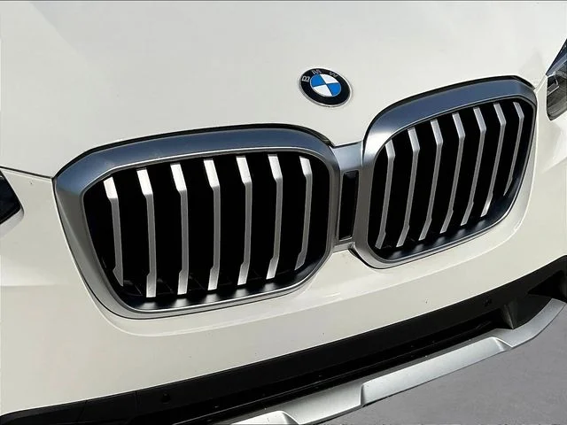 Used 2022 White BMW sDrive30i image 35