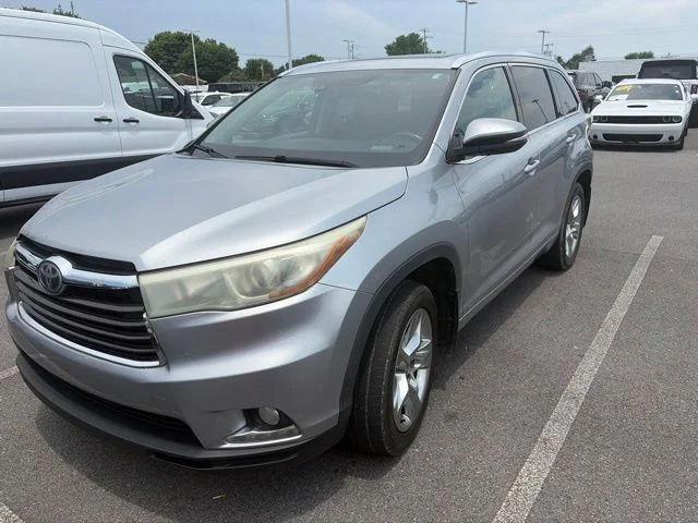 Used 2015 Silver Toyota Limited Platinum V6 image 2